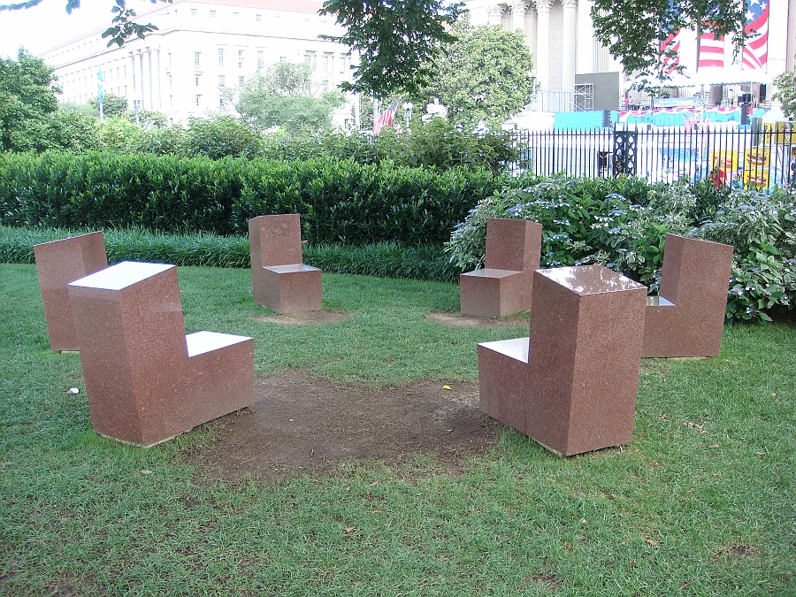 Washington DC [2009 July 03] 022.JPG - Scenes from The National Gallery of Art Sculpture Garden